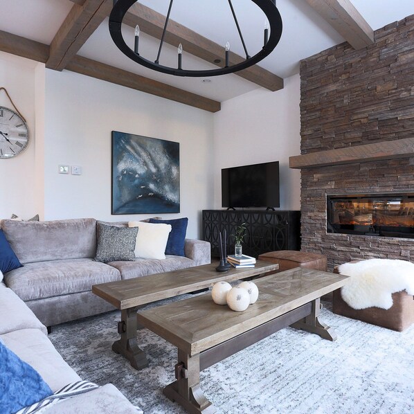 Fernseher, Kamin