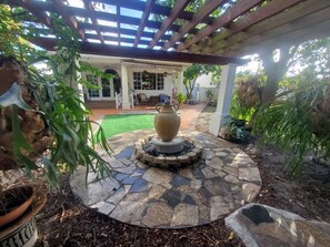 Exterior detail - Hollywood magical garden (Hollywood)