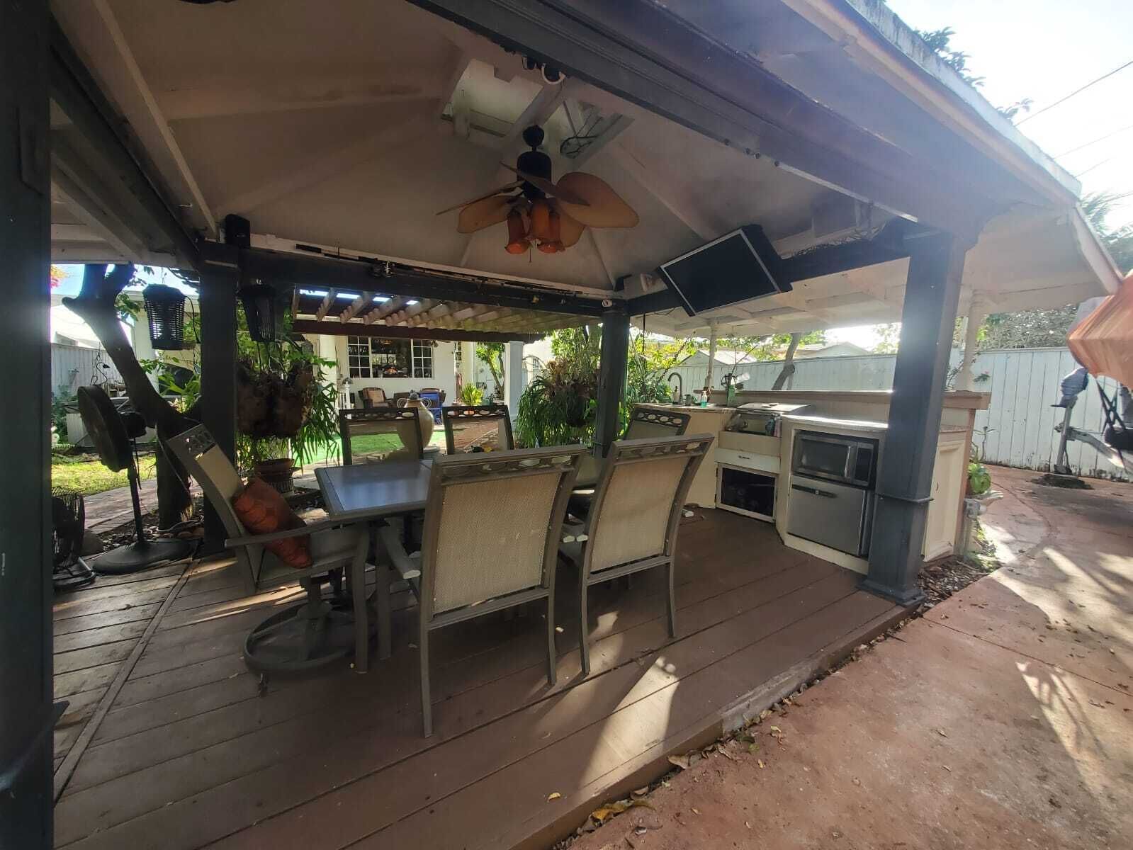 Outdoor dining