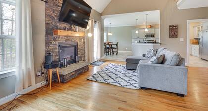 High Point Home ~ 1 Mi to Oak Hollow Lake!