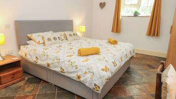 3 quartos, individualmente decorados, individualmente mobiliados