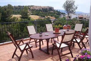 2 bedrooms - Cozy Apartment in Acropolis With Roof Garden (Athens)