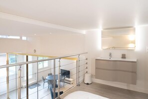 Strykejern/-brett, wi-fi og sengetøy