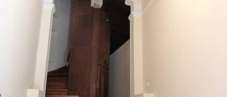 2 عدّة غرف نوم وخدمة الإنترنت