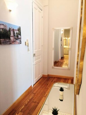 2 bedrooms, Internet - Elegant Apartment Under the Acropolis (Athens)