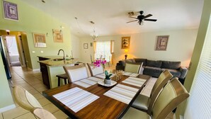 House, 2 Queen Beds (Hidden Gem at Southern Dunes! New Lis) | Dining - Hidden Gem at Southern Dunes! New Listing (Haines City)