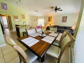 House, 2 Queen Beds (Hidden Gem at Southern Dunes! New Lis) | Dining - Hidden Gem at Southern Dunes! New Listing (Haines City)