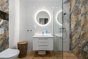 Shower, towels - Modern Apartment Rataje by Renters (Poznan)