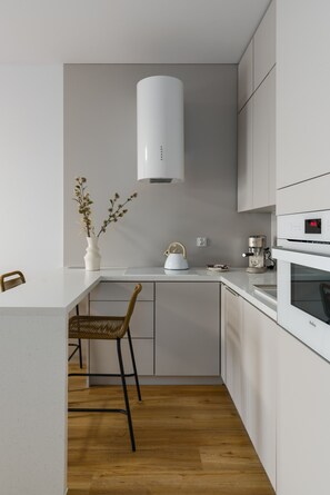 Microwave, dishwasher, cookware/dishes/utensils