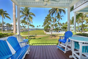 Property grounds - Waterfront Luxury Villa With Sunset Views And Boat Slip 3 Bedroom Townhouse by RedAwning (Marathon)