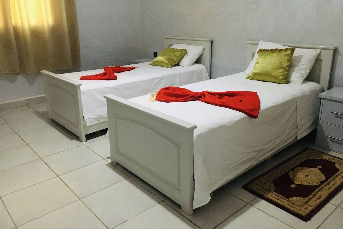 1 chambre, matelas mémoire de forme, décoration personnalisée