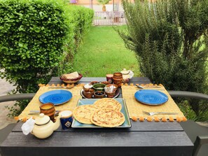 Café da manhã feito na hora todos os dias (MAD 50 por pessoa) 