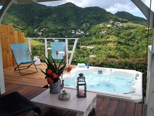 A LOU, A haven of peace with its private jacuzzi for nature lovers !