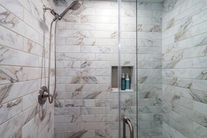 Condo, 2 chambres | Salle de bain | Serviettes fournies