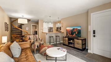 Condo, 2 Bedrooms | Living area | Smart TV