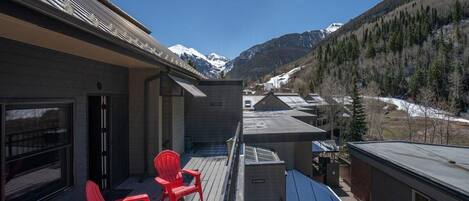 Condo, 2 Bedrooms | Property grounds