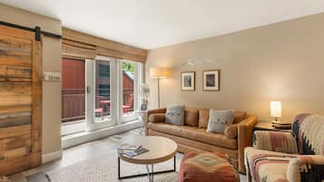 Condo, 2 Bedrooms | Living area