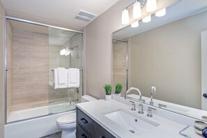 Condo, 2 Bedrooms | Bathroom | Towels