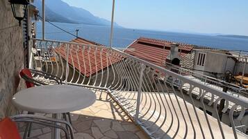 Apartment (Superior One-Bedroom Apartment with T) | Balcony