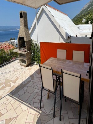 Apartment (One-Bedroom Apartment with Terrace an) | Terrace/patio - Apartments Leut (Omis)