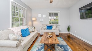 Living room - Reilly Road Ranch (Fayetteville)