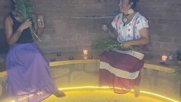 Couples treatment rooms, aromatherapy, hot stone massages, massages