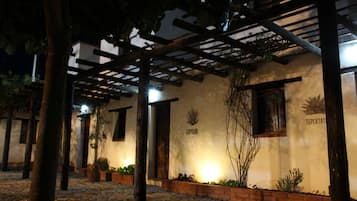 Free minibar, free WiFi, bed sheets