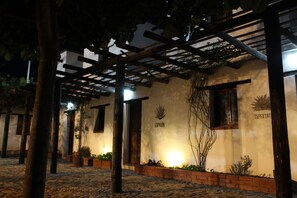 Free minibar, free WiFi, bed sheets