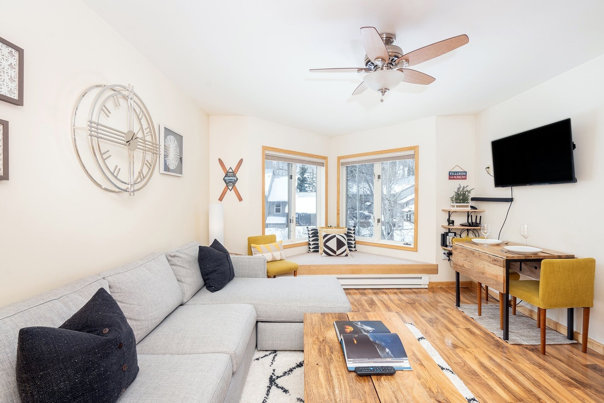 Condo, 1 Bedroom | Living area