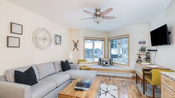 Condo, 1 Bedroom | Living area