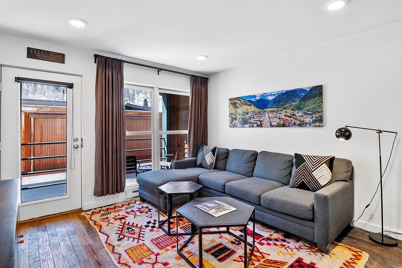Condo, 2 Bedrooms | Living area