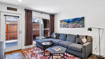Condo, 2 Bedrooms | Living area