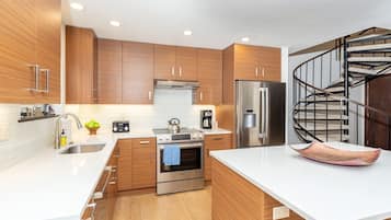 Condo, 4 habitaciones | Cocina privada | Refrigerador, horno, cafetera y tetera y tostadora