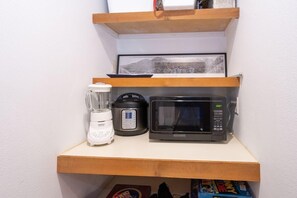 Condo, 4 Bedrooms | Interior