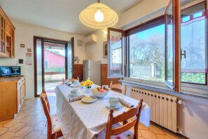 Dining - Cedar House Villa Few Minutes From Lake (Angera)