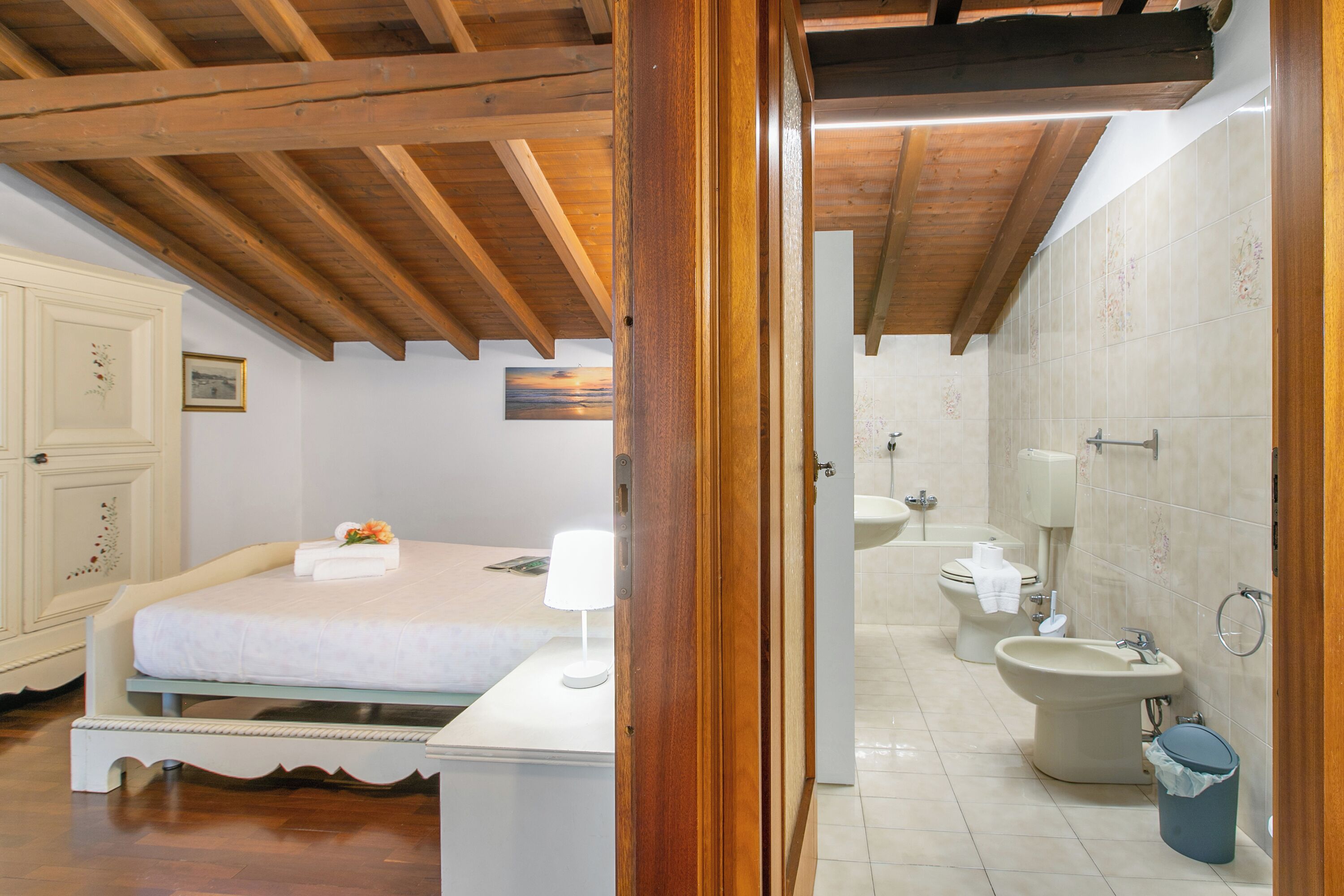 Casa estándar, varias habitaciones, 2 baños (Cedar House Villa Few Minutes From) | 3 habitaciones, tabla de planchar con plancha y wifi gratis 