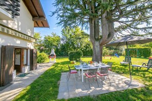 Standard House, Multiple Bedrooms, 2 Bathrooms (Cedar House Villa Few Minutes From) | Outdoor dining - Cedar House Villa Few Minutes From Lake (Angera)