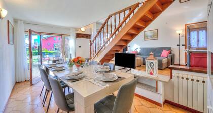 Cedar House Villa Few Minutes From Lake