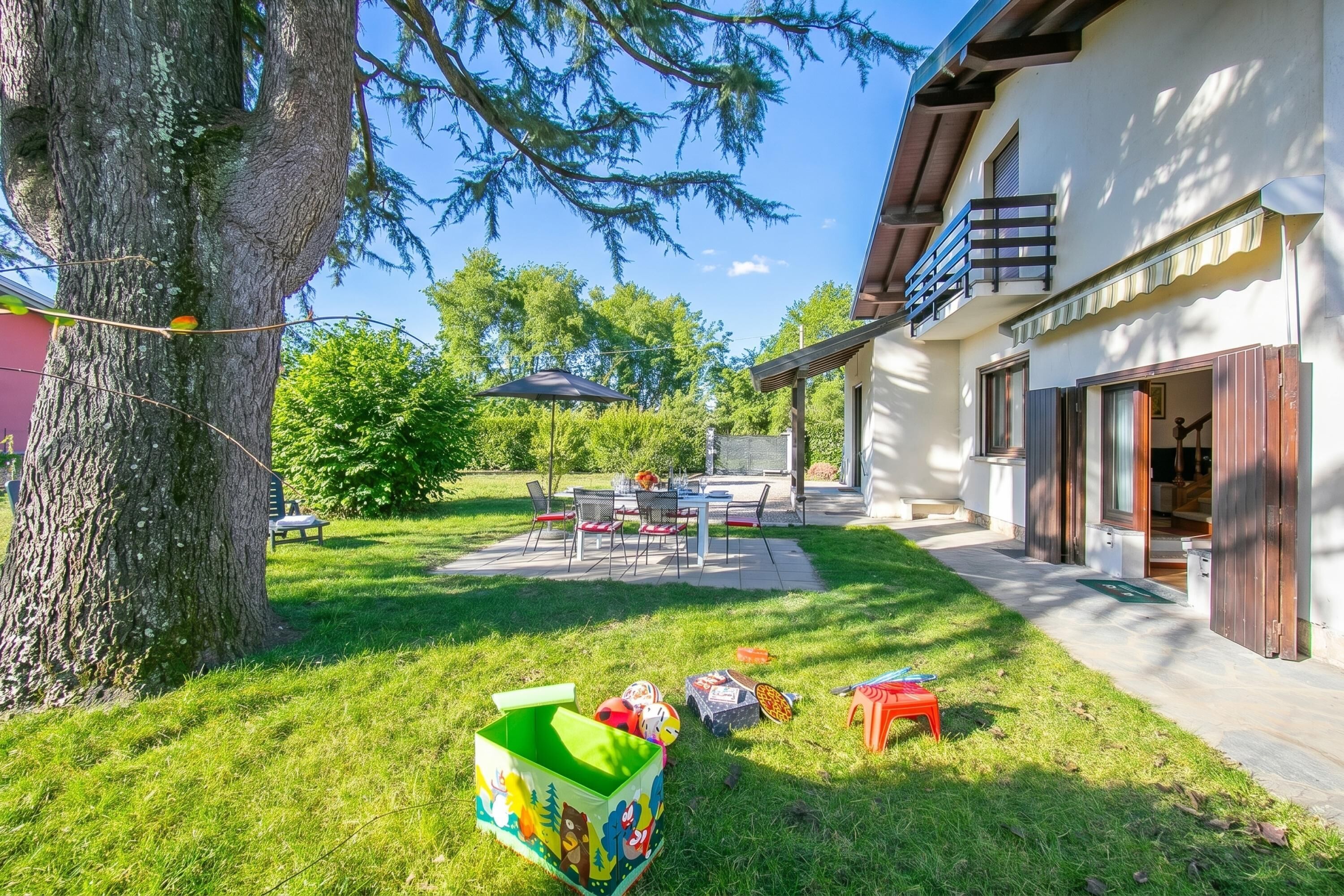 Maison Standard, plusieurs chambres, 2 salles de bains (Cedar House Villa Few Minutes From) | Terrasse/patio