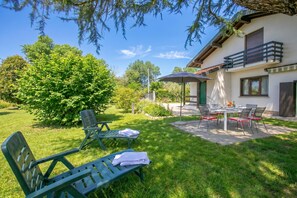 Standard-Haus, Mehrere Schlafzimmer, 2 Bäder (Cedar House Villa Few Minutes From) | Speisen im Freien