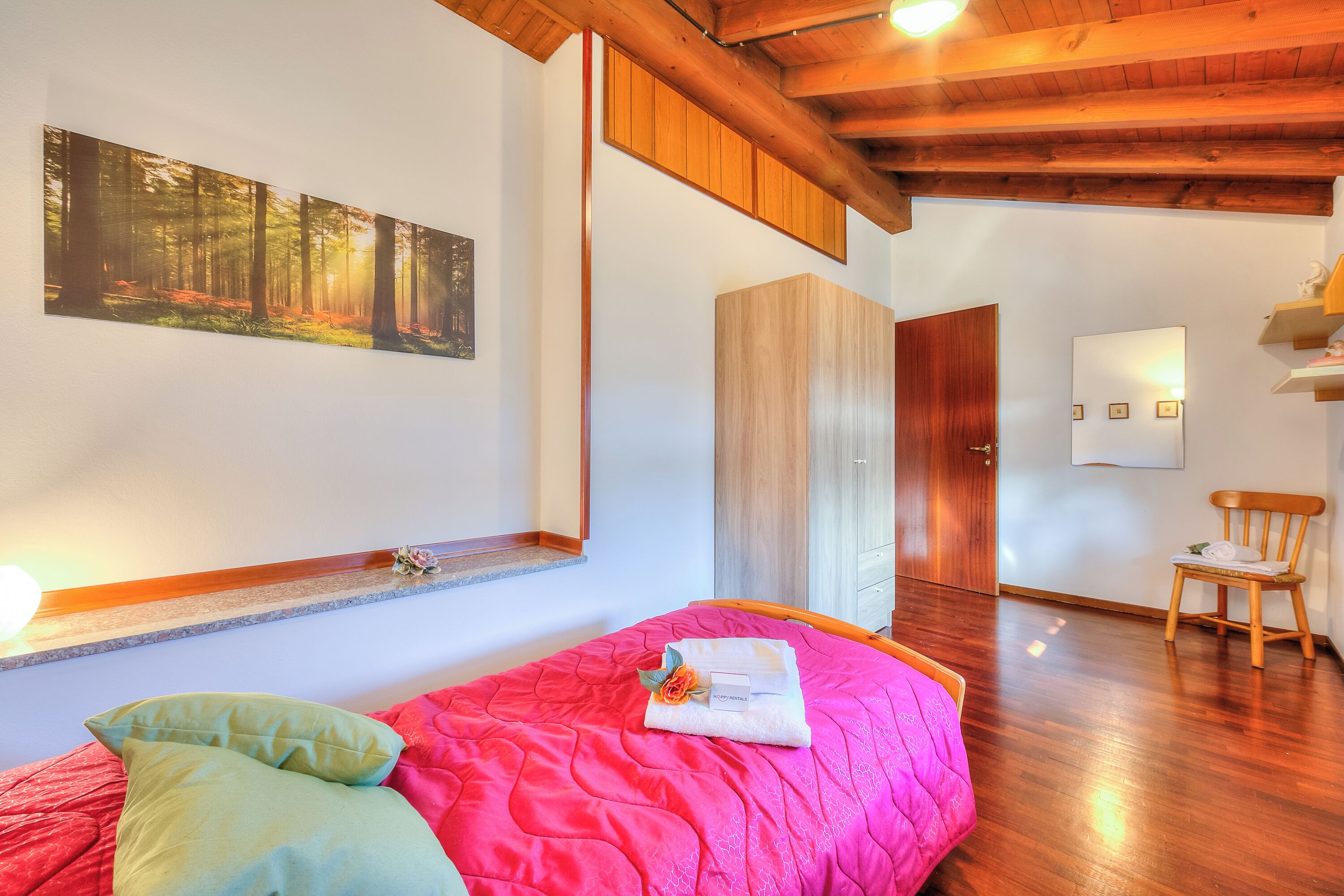 Rumah Standar, beberapa kamar, 2 kamar mandi (Cedar House Villa Few Minutes From) | 3 kamar tidur, setrika/meja setrika, Wi-Fi gratis, dan seprai linen