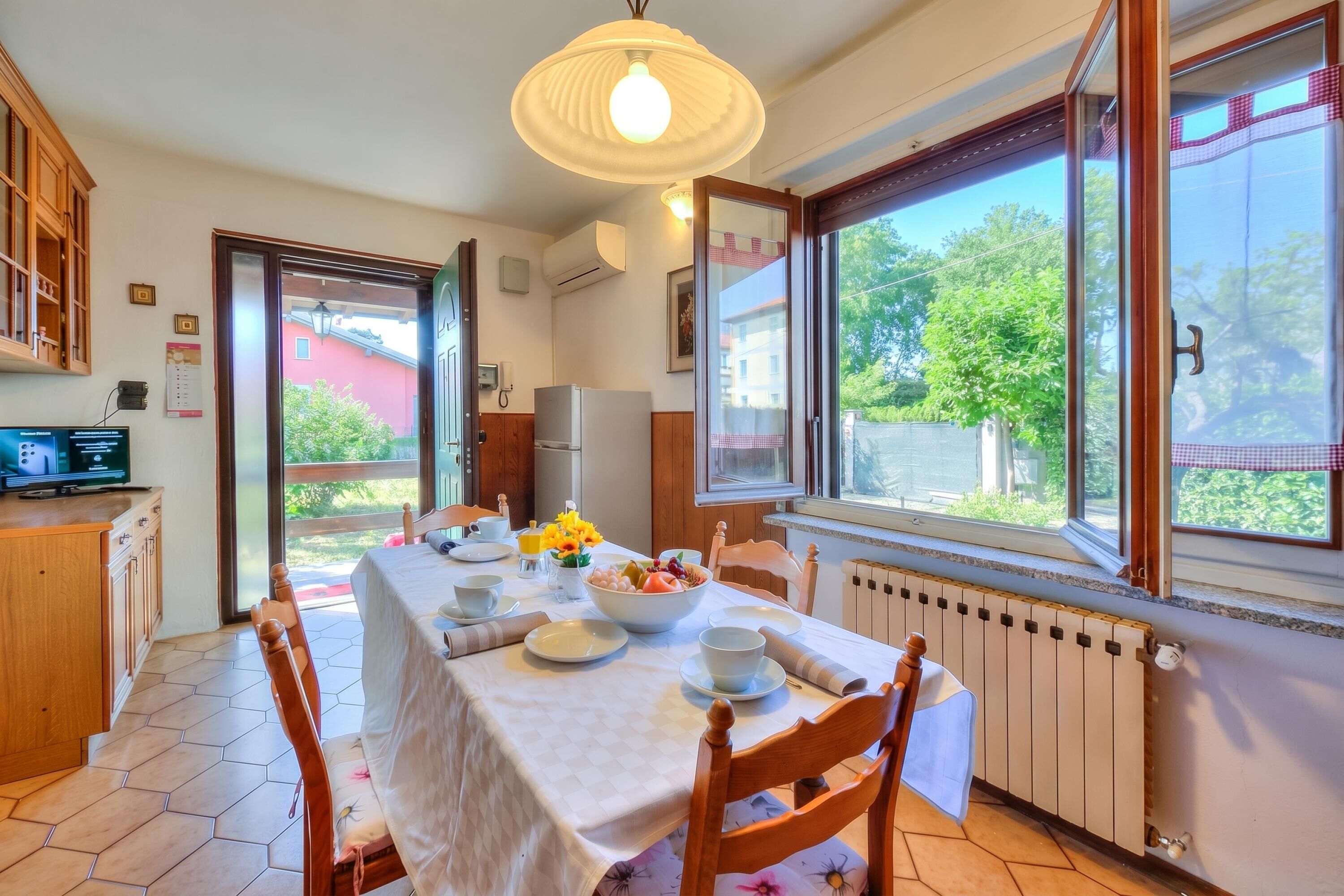 Standard-Haus, Mehrere Schlafzimmer, 2 Bäder (Cedar House Villa Few Minutes From) | Speisen