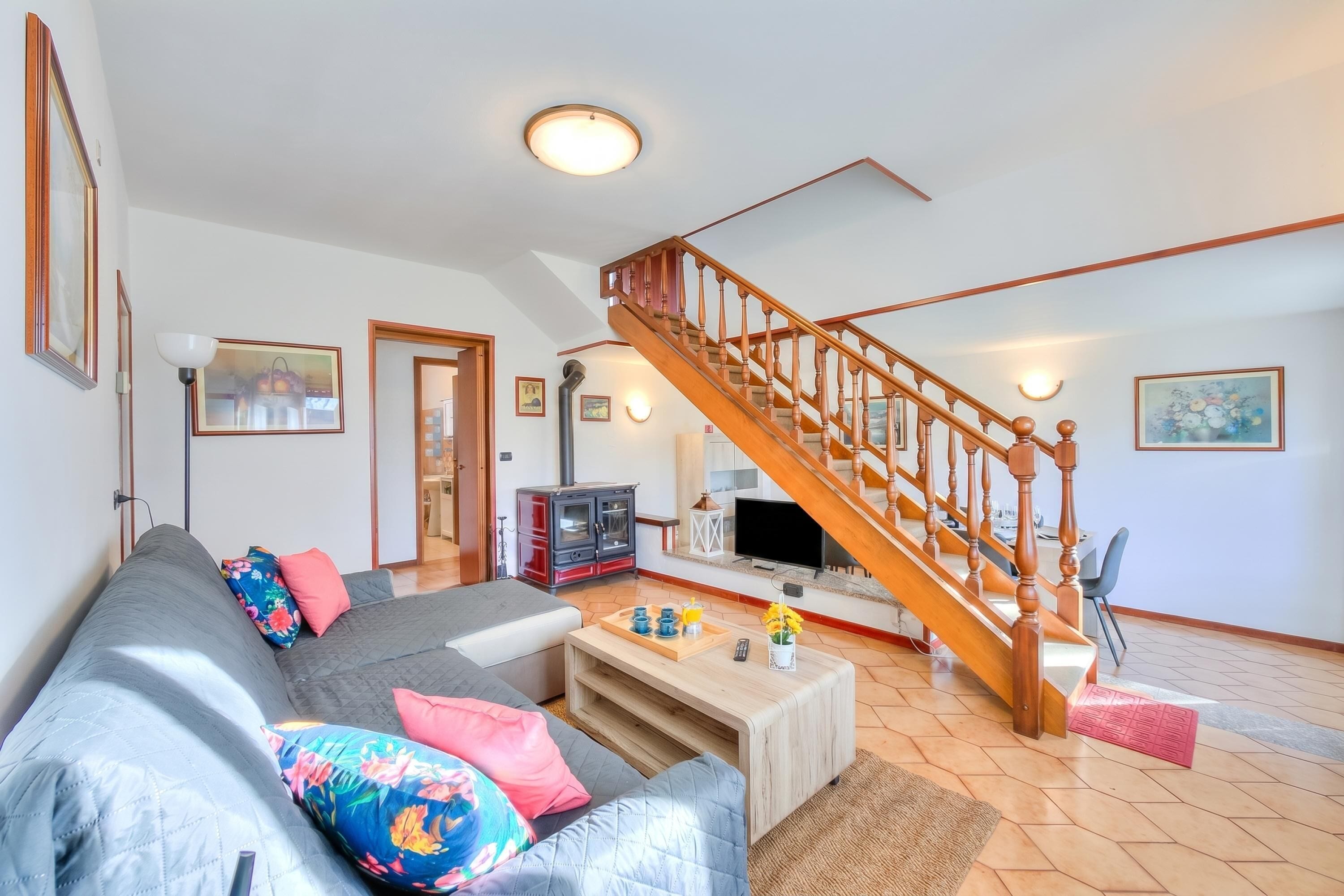 Standard House, Multiple Bedrooms, 2 Bathrooms (Cedar House Villa Few Minutes From) | Living area | 21-inch TV with cable channels