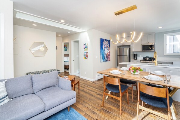 Condo, 2 Bedrooms | Dining