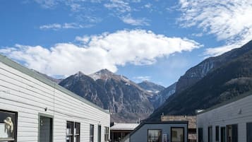 Condo, 2 Bedrooms | Property grounds