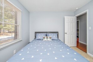3 bedrooms, bed sheets