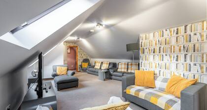 Whinstone Holiday Home in Falkland - Sleeps 8