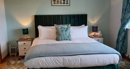 Relax With Amazing Views! 1-bed Studio in Tegryn