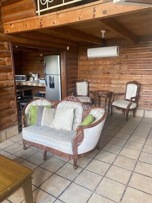 Standard Cabin | Living room