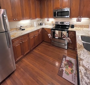 Dining tables - NOLA 2 bed downtown suite (New Orleans)